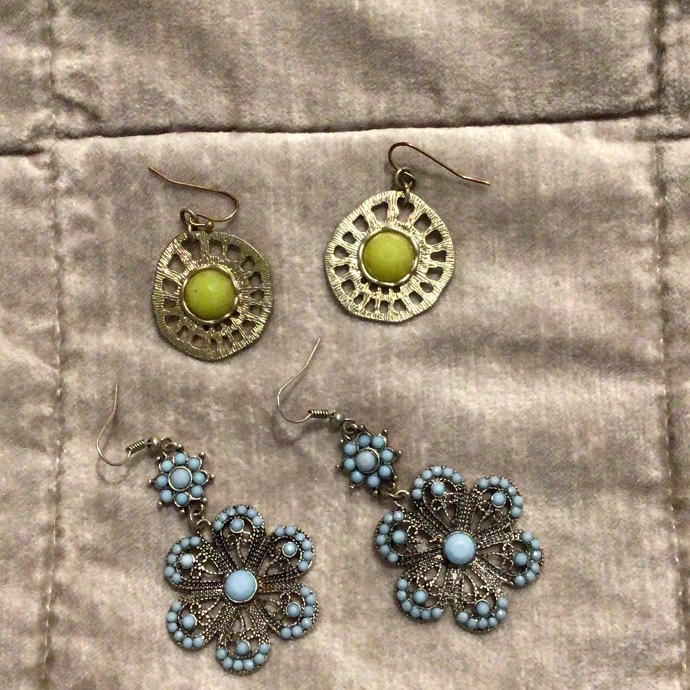 2 pair of earrings